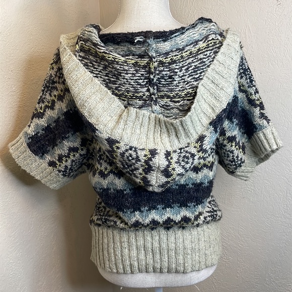 Aeropostale Knit Hooded Short Sleeve Button Down Sweater - Picture 4 of 10